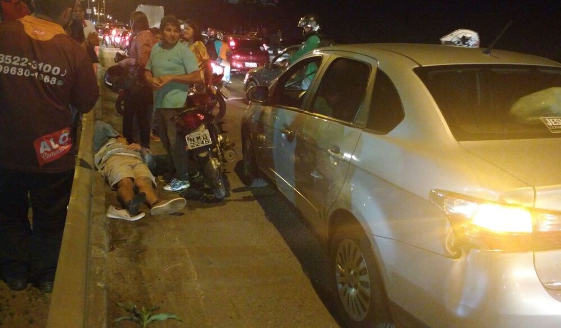 Idoso sofre acidente de moto após fazer retorno na AL 220, em Arapiraca