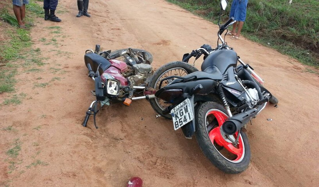 Colisão entre duas motos deixa dois feridos em Lagoa da Canoa