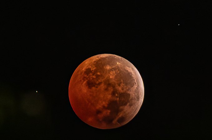 Lua de sangue: eclipse lunar total ocorre neste domingo
