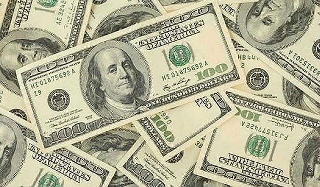 Dólar fecha cotado a mais de R$ 3 pela 1ª vez em dez anos