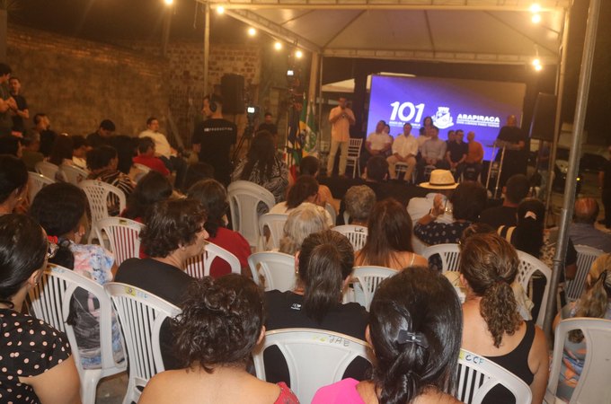 Entrega de pavimentação de ruas no bairro Jardim Tropical