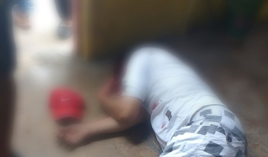 Jovem é executado a tiros dentro de bar no Agreste