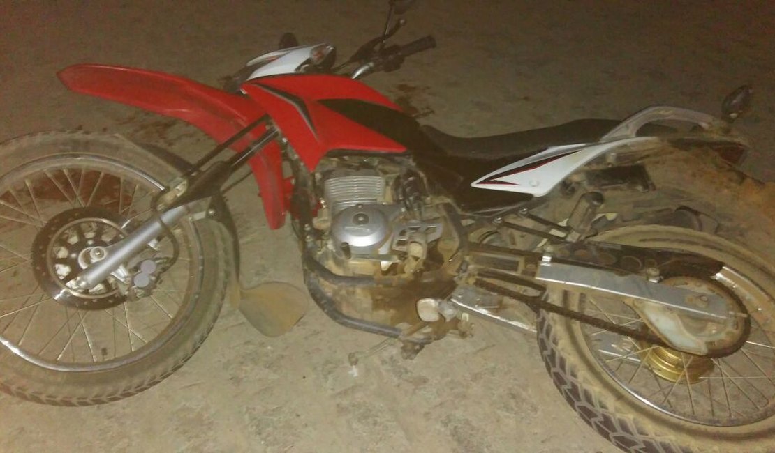Suspeito em assaltos é assassinado a tiros, em Feira Grande; comparsa consegue fugir