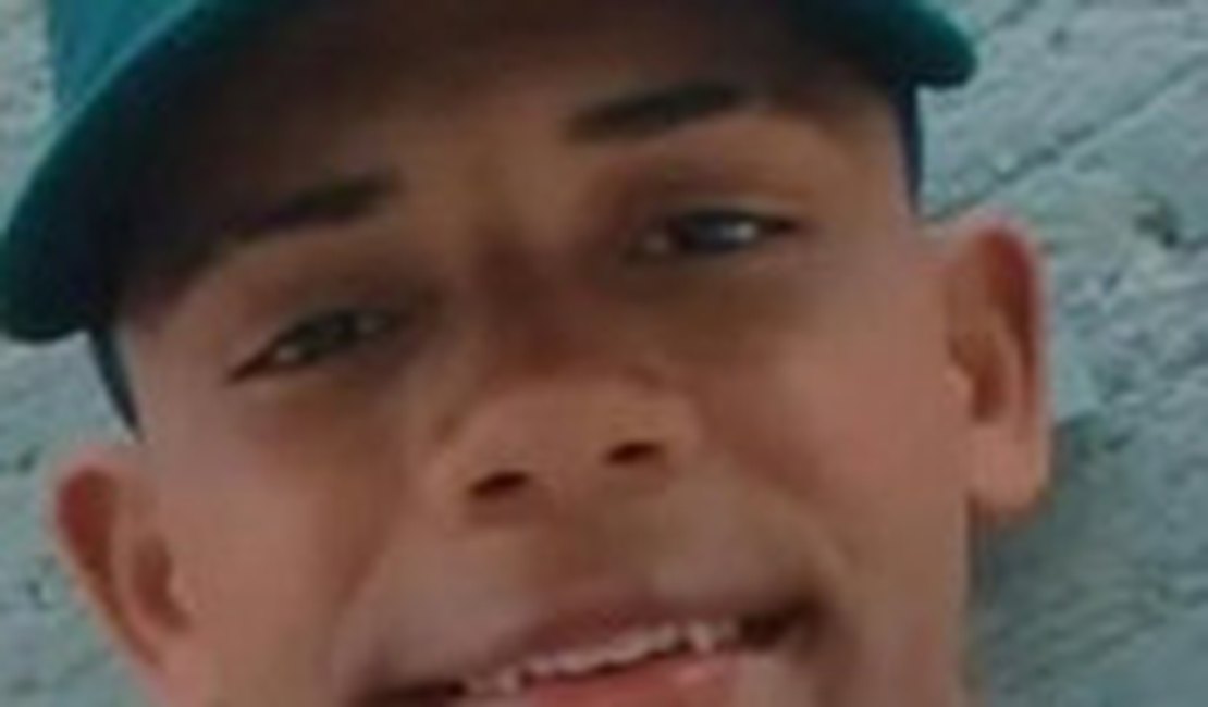 Jovem é morto com tiros na cabeça na faixa de areia da Praia de Pajuçara