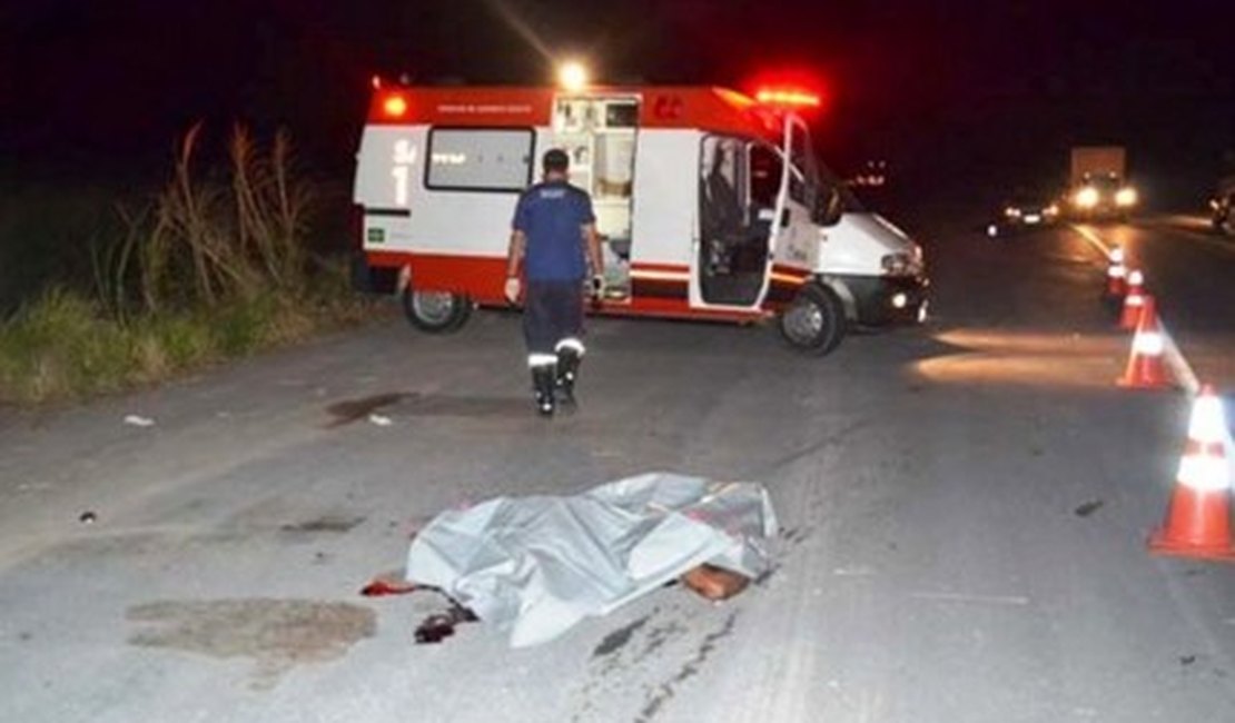 Uma pessoa morre e duas ficam feridas após grave acidente entre motos em Campo Alegre