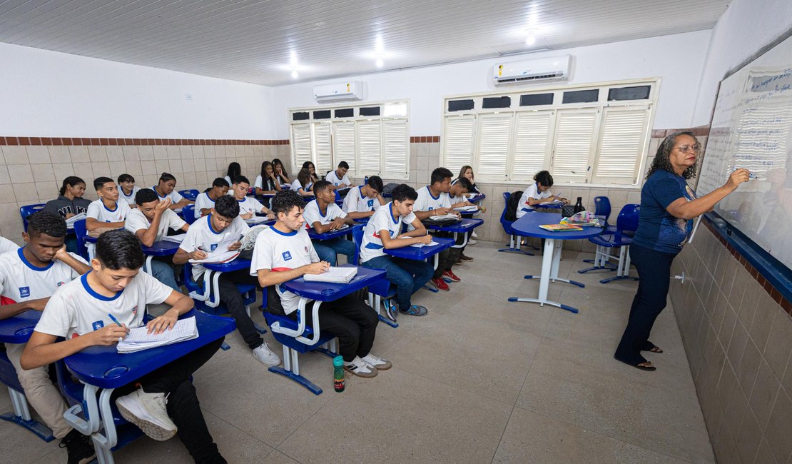 Governo de Alagoas inicia pagamento do Fundef aos profissionais da Educação