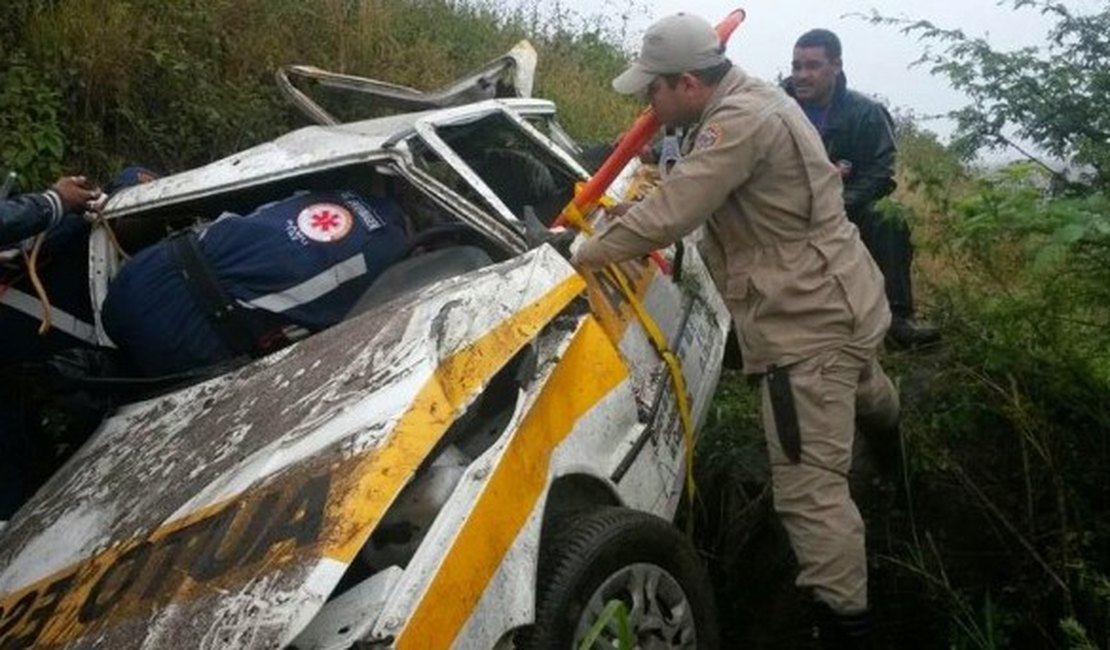 Veículo de Auto Escola se envolve em grave acidente em Garanhuns