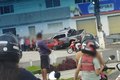 Motorista perde controle de caminhonete e sobe em calçada, em Arapiraca