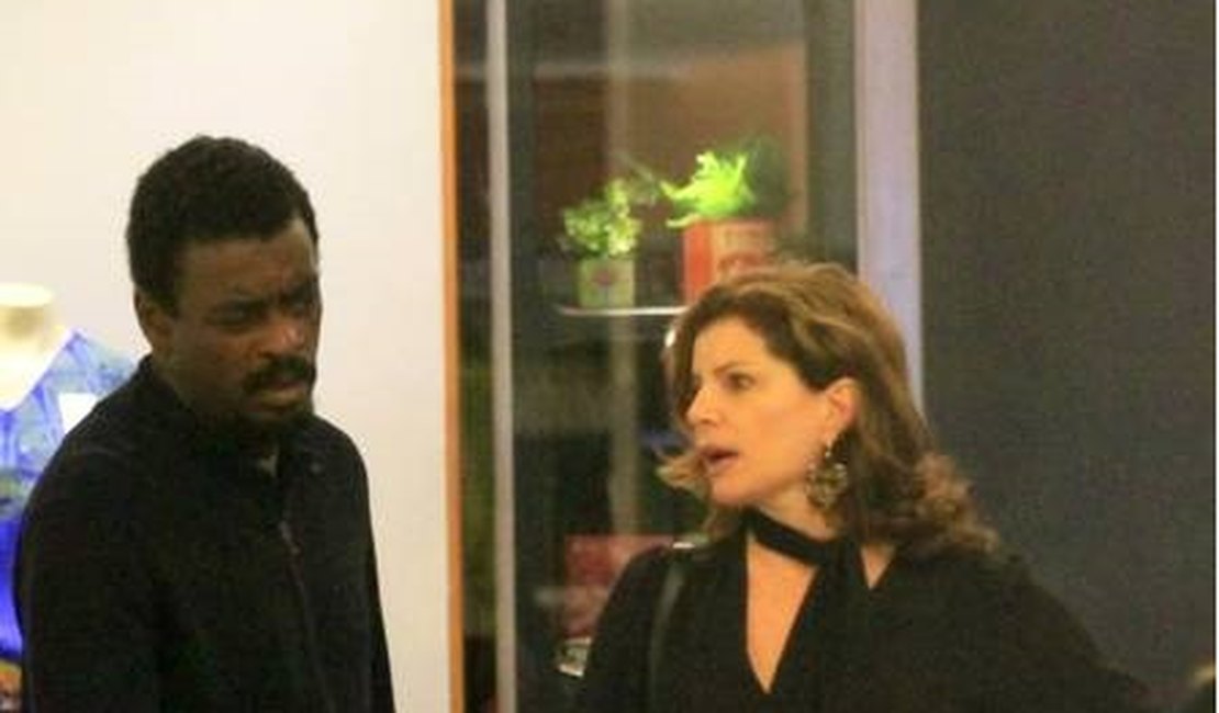 Débora Bloch é Clicada na companhia de Seu Jorge em Shopping