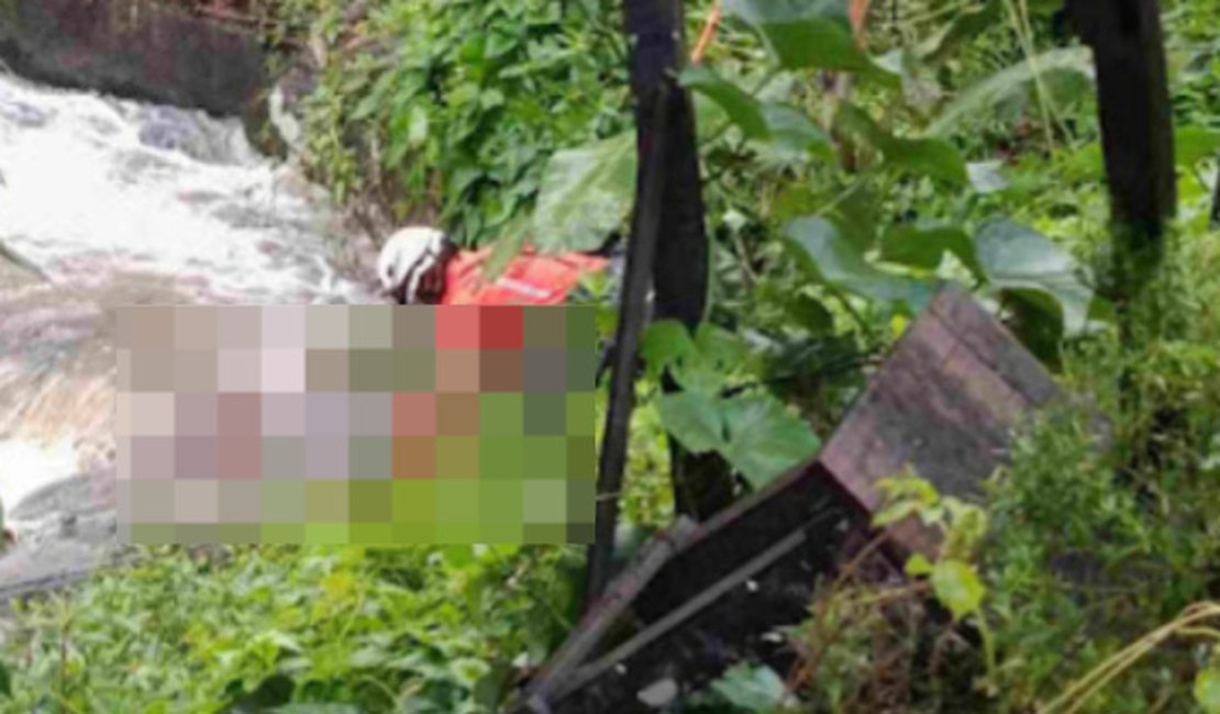 Criminosos matam homens, jogam corpos decapitados em riacho e deixam cabeças das vítimas em praça, na Bahia