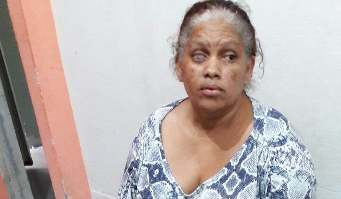 Mulher é presa durante visita no presídio com celulares e drogas escondidos em prótese de perna