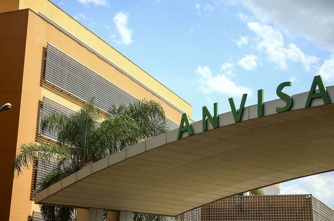 Anvisa alerta sobre uso do formol como alisante de cabelos