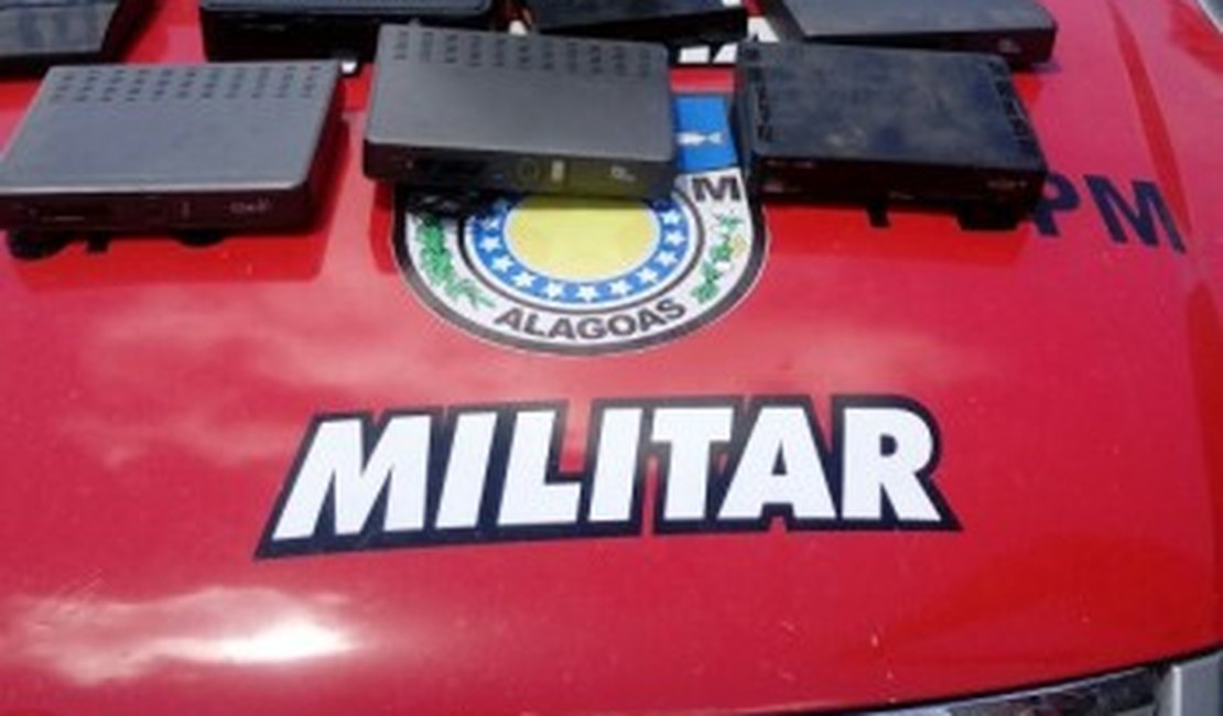 Polícia realiza operação na Feira do Rato e apreende mercadorias