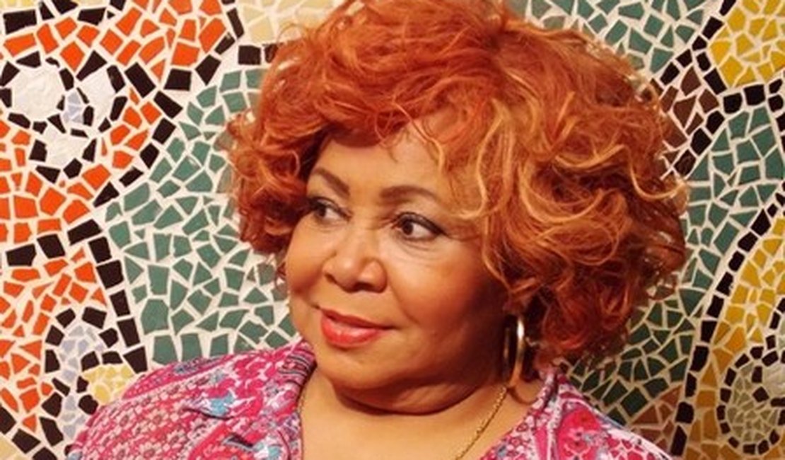 Após passar mal, Alcione é submetida a procedimento cardíaco