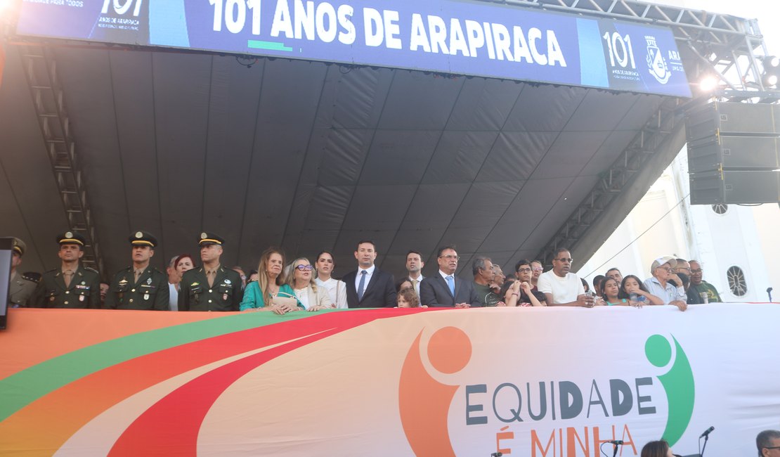 Arapiraca celebra 101 anos com desfile cívico emocionante e homenagem à educação e a Dr. Moacir Teófilo