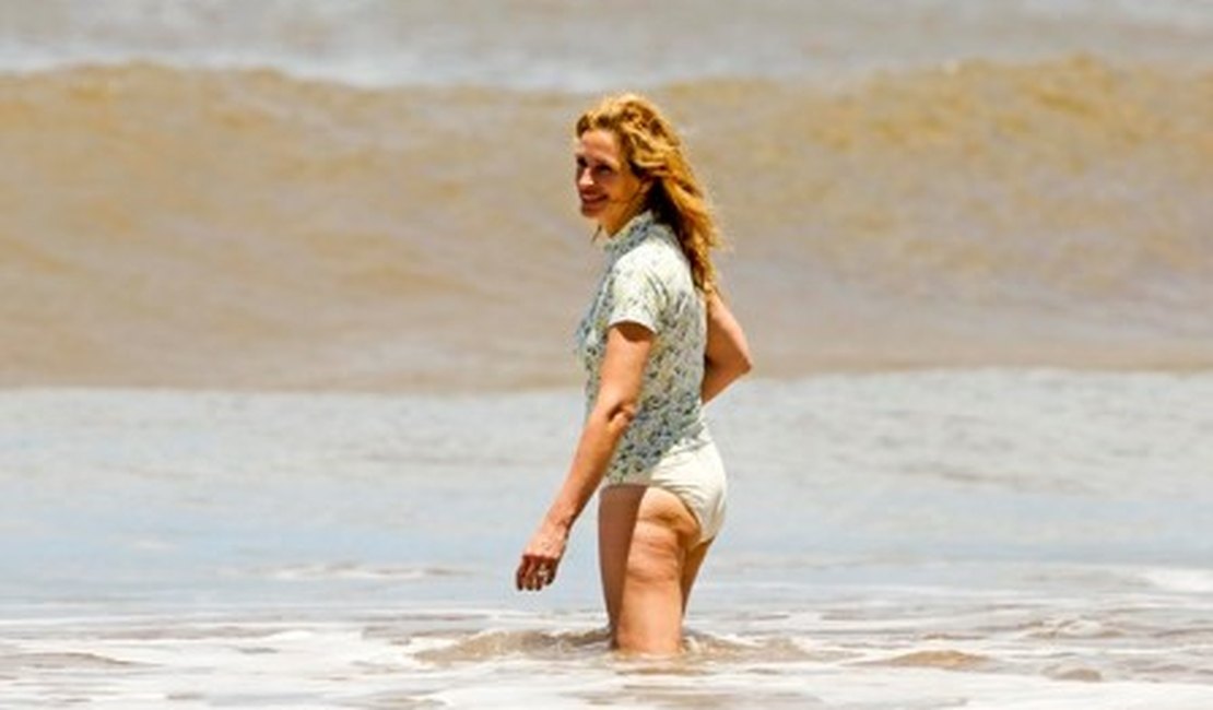 Aos 48, Julia Roberts curte férias no Havaí