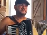 Músico de Penedo, Tinho Sanfoneiro é encontrado morto em residência