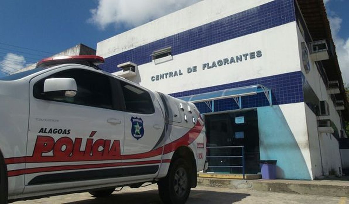 Taxista é sequestrado e resgatado pela polícia em porta-malas do veículo