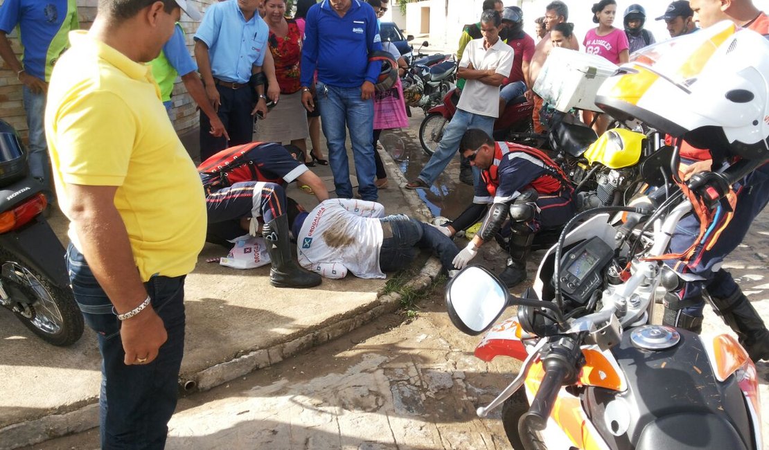 Condutor não respeita placa de parada obrigatória e causa acidente em Arapiraca