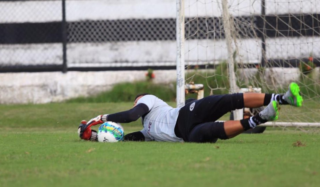 Apesar do feriado, elenco alvinegro sua a camisa no treino desta quarta-feira