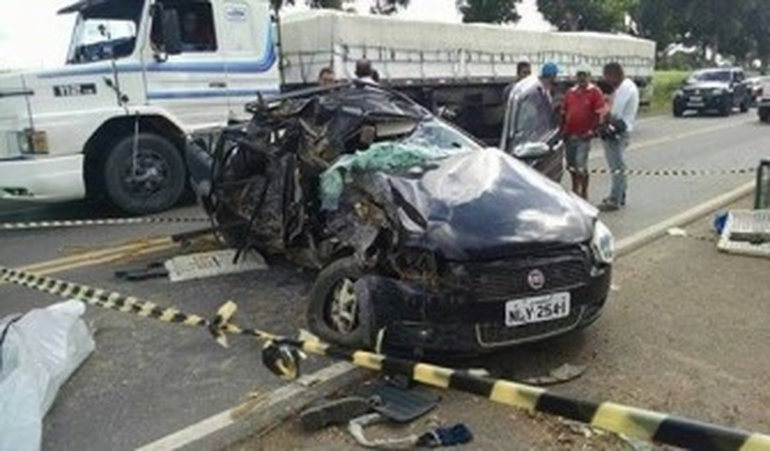 Grave acidente na AL 220 deixa um morto e um ferido, em Campo Alegre