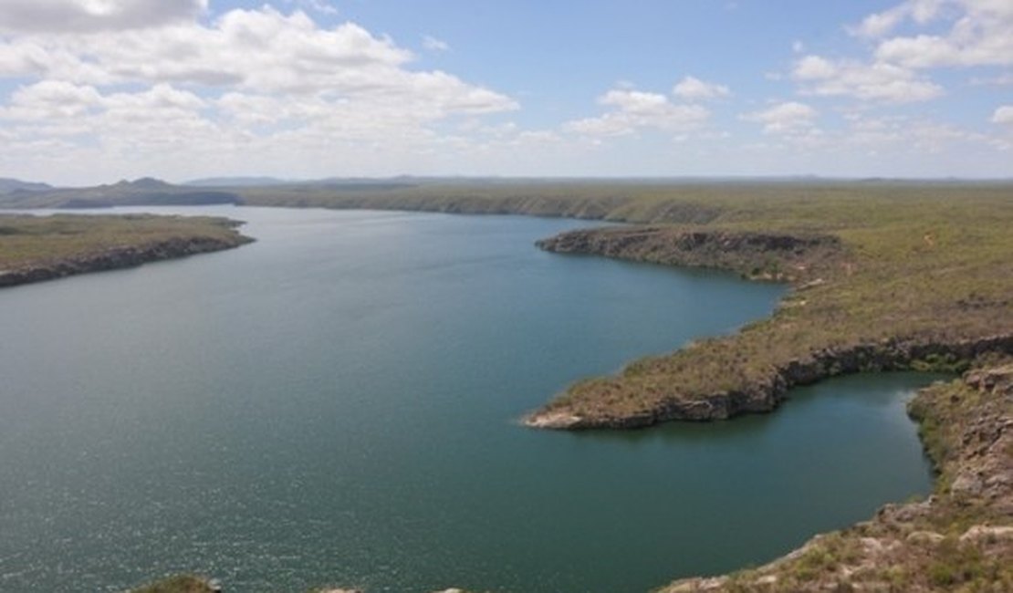 Cyanobactérias atingem lago de Xingó e paralisam abastecimento de oito cidades