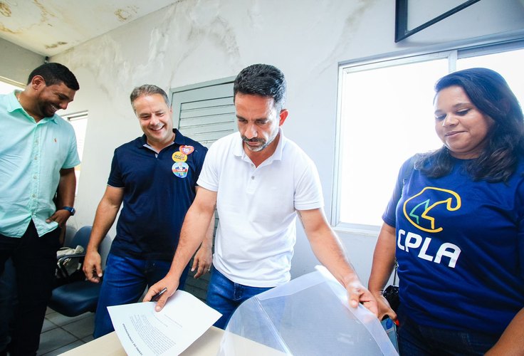 Paulo Dantas assina compromisso para manter Programa do Leite em Alagoas