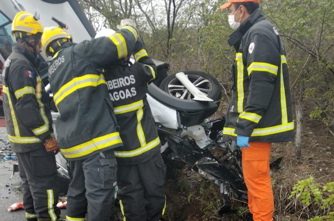 Tragédia no Sertão: colisão entre dois veículos deixa três mortos e feridos na zona rural de São José da Tapera