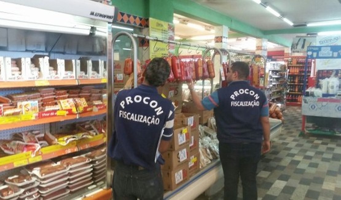 Procon de Alagoas apreende produtos fora de validade