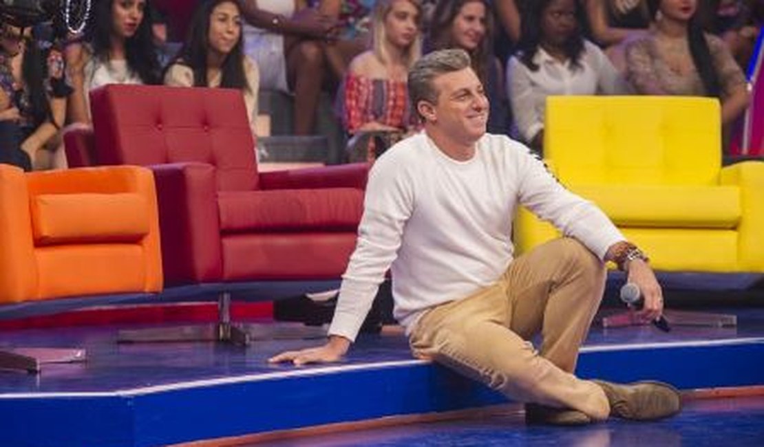 Luciano Huck nega ter apagado fotos com Aécio Neves: 'Não haveria razão'