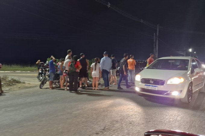 Mulher fica ferida em colisão entre motocicleta e veículo na AL-115, em Arapiraca