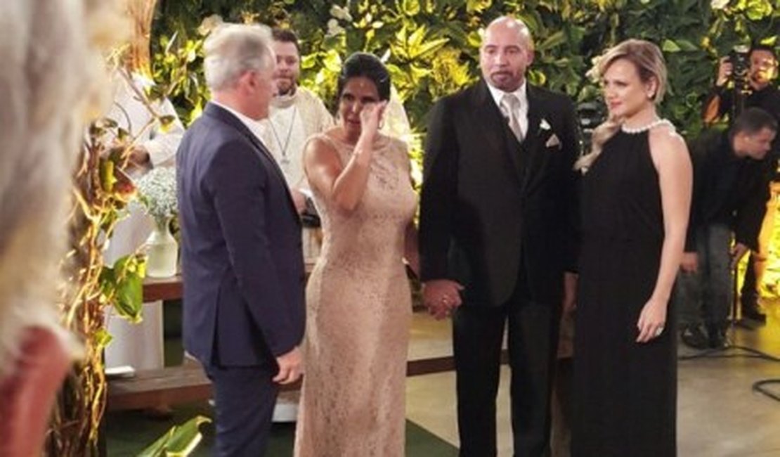 Em seu 17º casamento, Gretchen sobe ao altar com empresário português