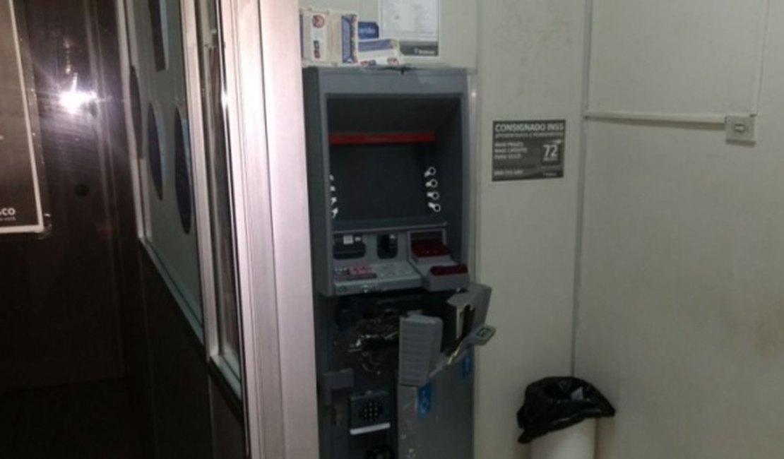 Grupo invade agência do banco Bradesco e tenta explodir caixa eletrônico