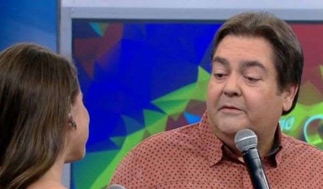 Saia Justa! Agatha Moreira se recusa a falar de 'Verdades Secretas' e Faustão reclama: 'Chamada está no ar'
