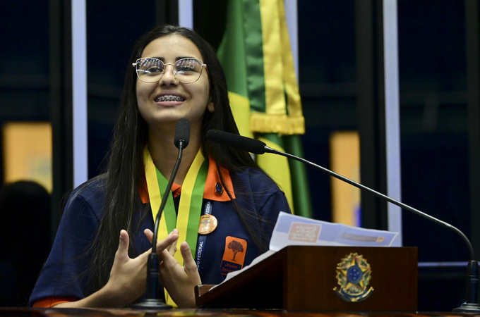 Estudante da Rede Estadual brilha como Jovem Senadora por Alagoas em Brasília