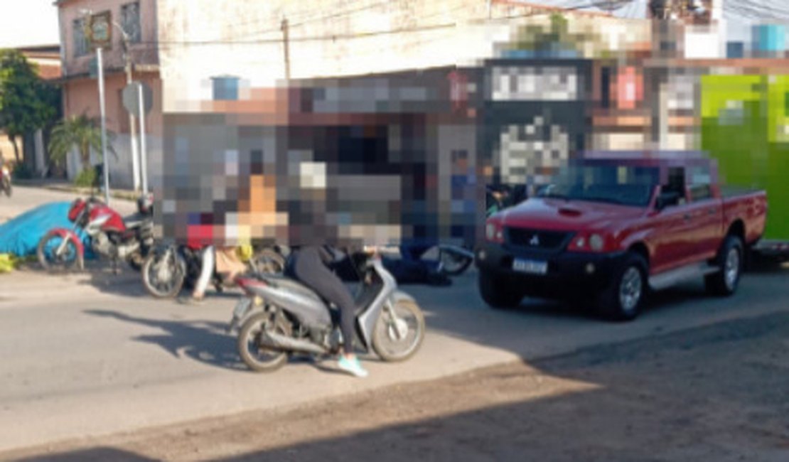 Motociclista cai no asfalto e sofre ferimento no rosto após tentar desviar de cachorro em Arapiraca
