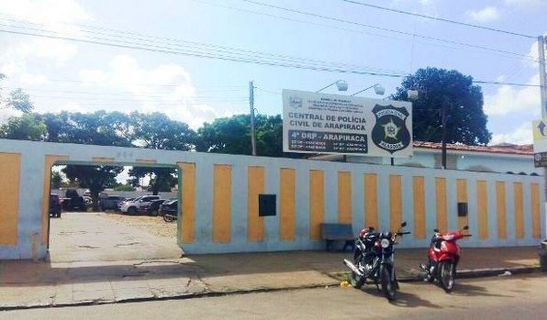 Suspeitos de matar o pai com facão são procurados pela polícia