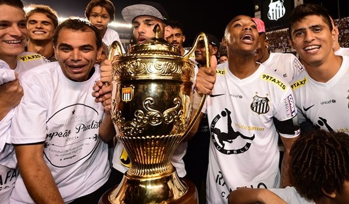 Santos sofre, mas bate Palmeiras nos pênaltis e é campeão na Vila