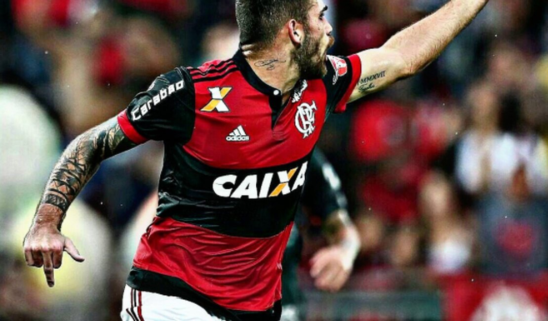 Flamengo: Vizeu e Rhodolfo discutem e atacante faz gesto obsceno ao zagueiro