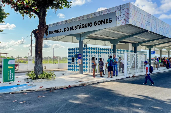 Tentativa de agressão a passageira em ônibus termina em prisão, em Maceió