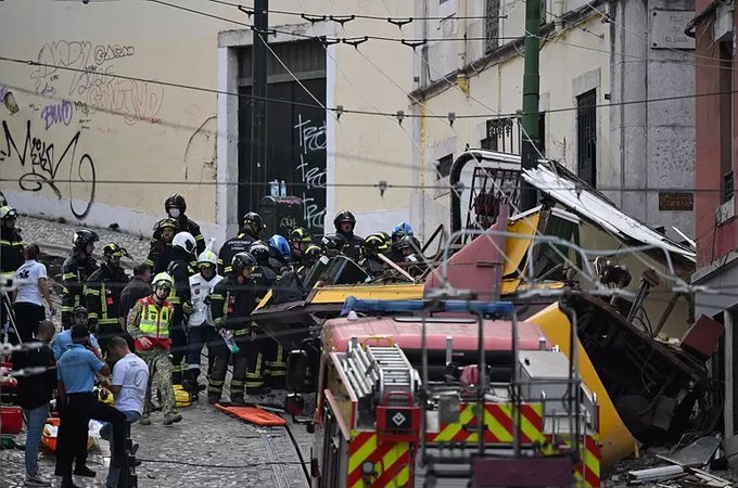 Turista jogou filho pela janela do bondinho em Lisboa antes de acidente