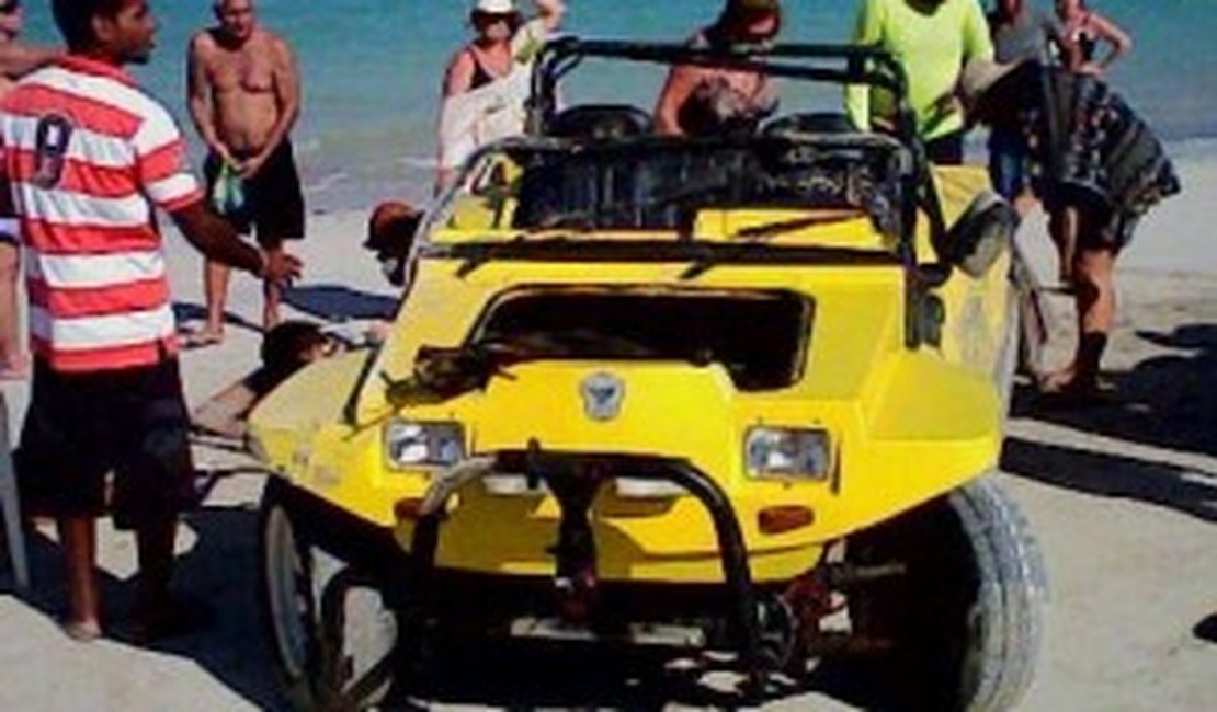 Buggy capota em praia de Maragogi e deixa cinco pessoas feridas