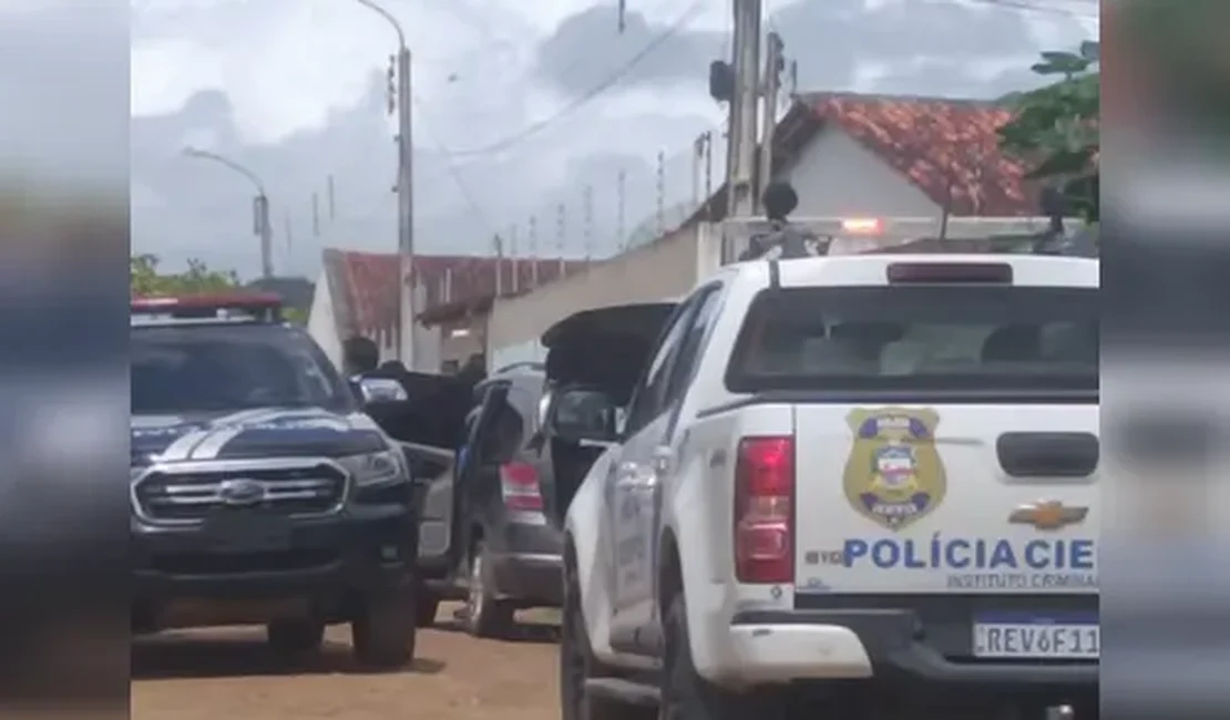 Carro roubado da casa da mãe do prefeito de Pão de Açúcar é encontrado em Arapiraca