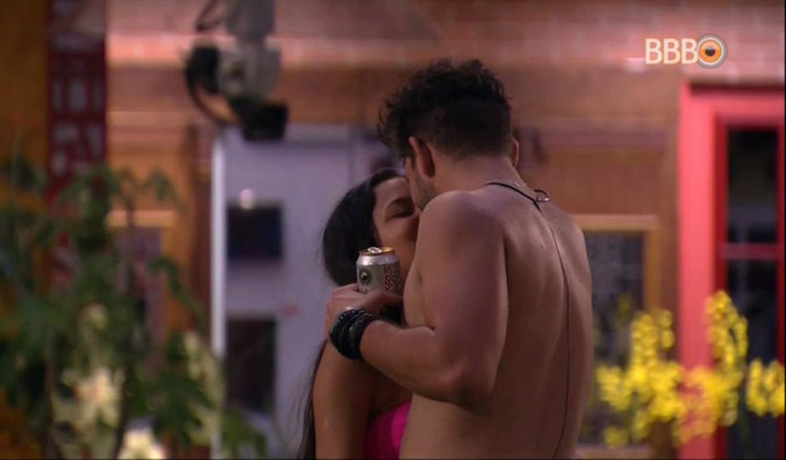 Alagoano Luiz Felipe comenta affair com Mayla no BBB17: 'Se ficar colado nela, sufoca'