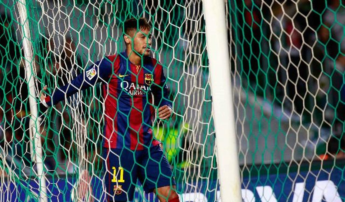 Neymar evita comentar sobre punição a CR7 e quer 'pensar só no Barcelona'