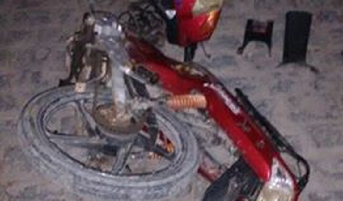 Homem é assassinado e tem moto destruída em Rio Largo