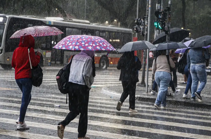Inmet alerta para chuvas intensas em municípios alagoanos