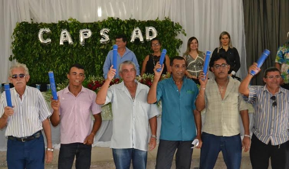 Grupo Coringa prestigia conclusão de tratamento de dependentes químicos em Arapiraca