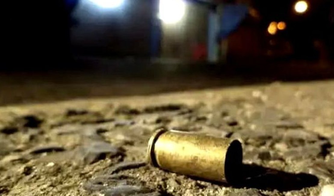 Homem leva tiro na panturrilha em guarita da Ufal