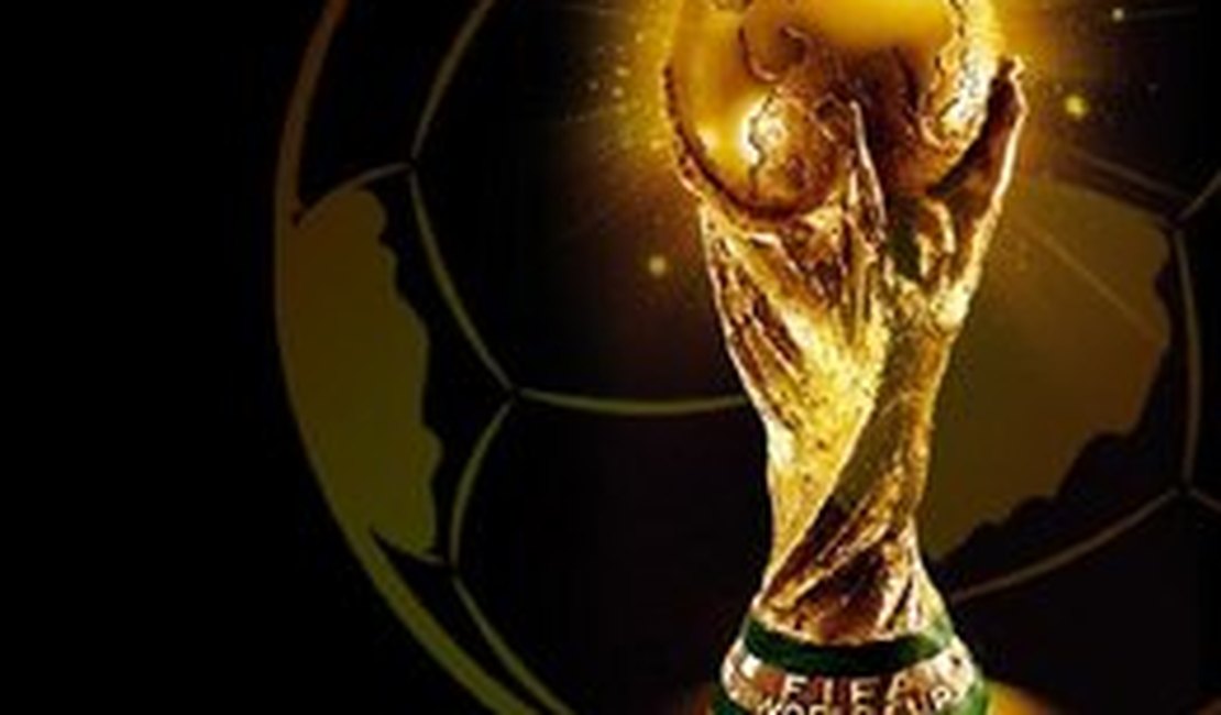 Troféu da Copa do Mundo de 2014 chega ao Brasil após rodar o planeta